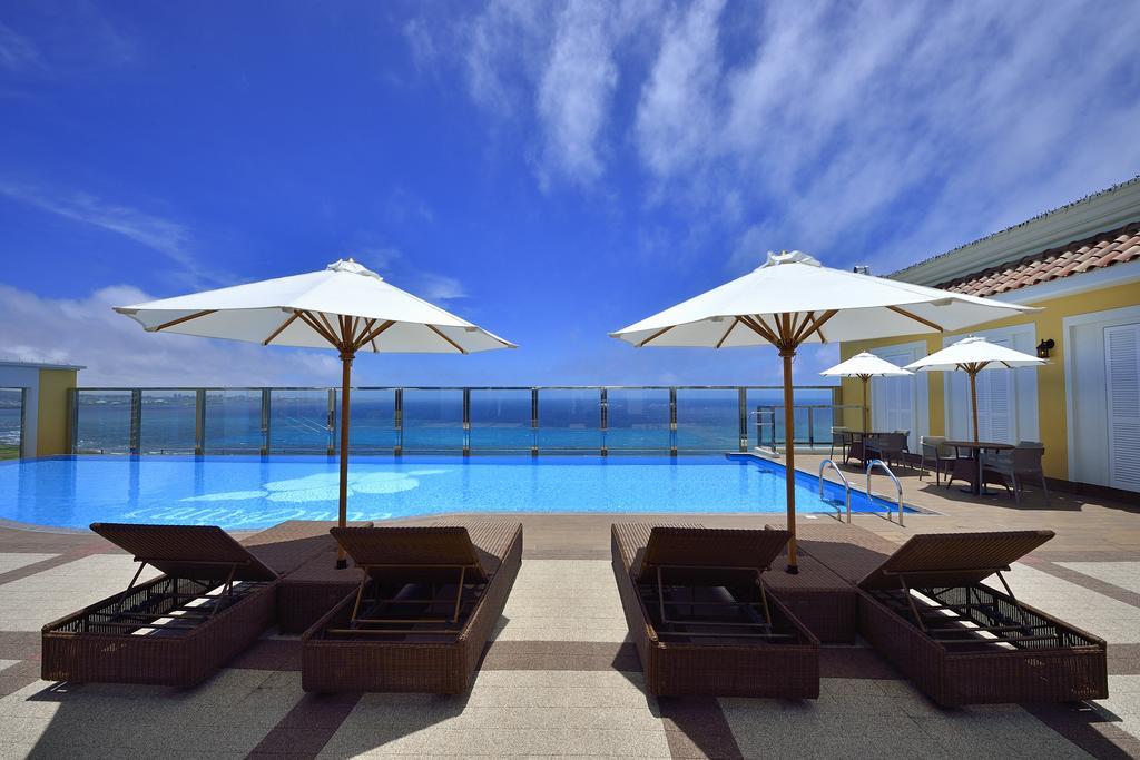 Vessel Hotel Campana Okinawa Chatan Exterior photo